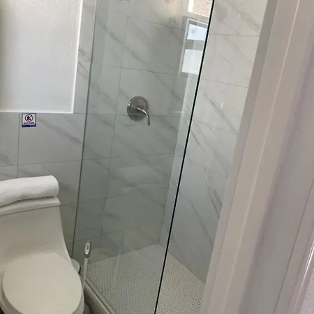 2 Min Walk To The Beach- Renovated King Studio #2 Fort Lauderdale Exterior photo
