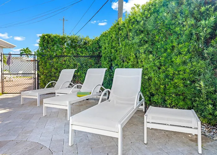 2 Min Walk To The Beach- Renovated King Studio #2